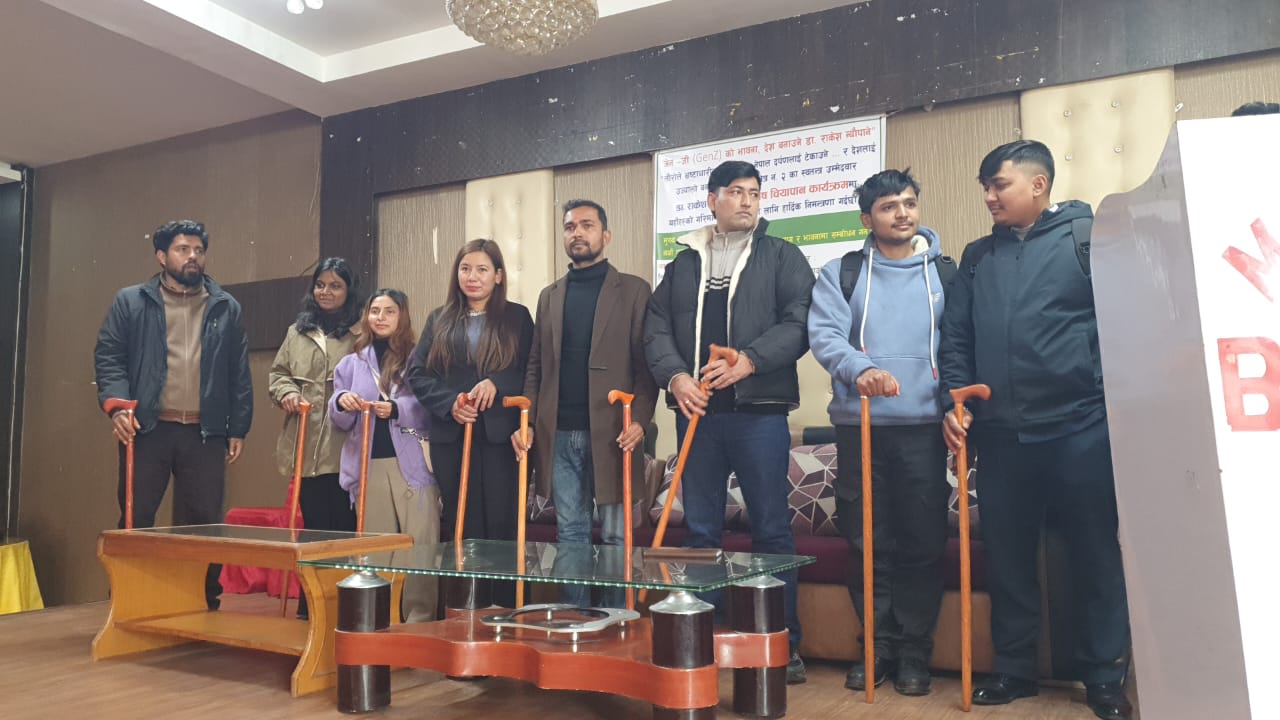 ​लौरो अभियान त्याग्दै डा राकेशसमेतका अभियन्ताद्वारा उम्मेदवारी घोषणा