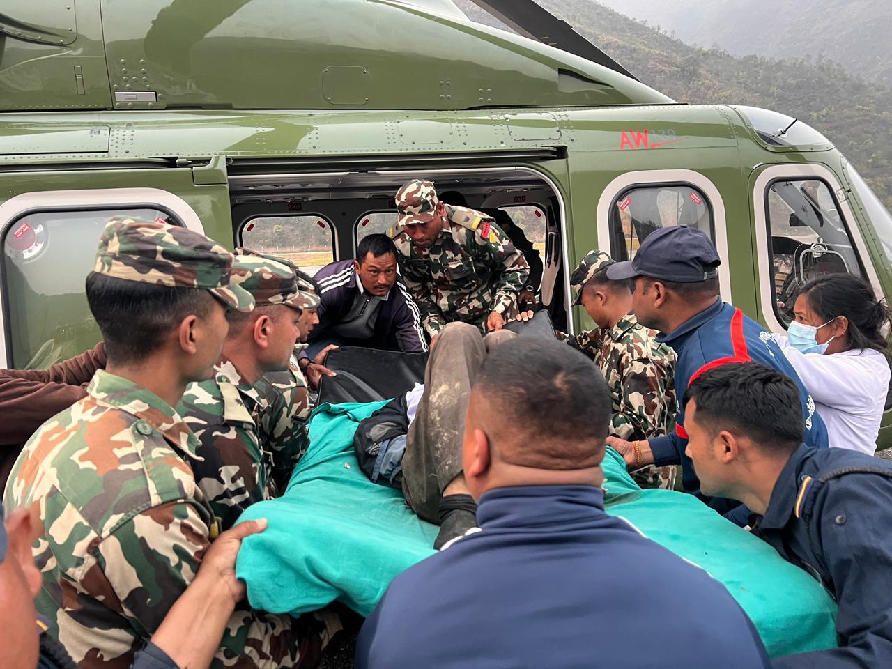 रामेछाप दुर्घटना : मतदान अधिकृतसहित दुई जनाको मृत्यु, घाइतेको सेनाबाट उद्धार